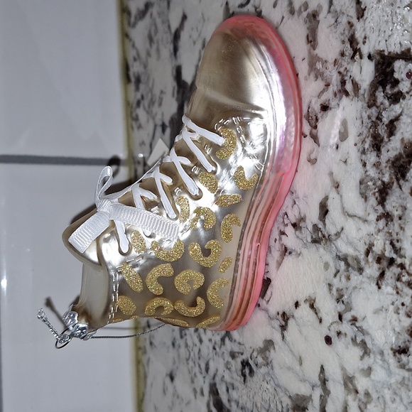 🎅 Converse sneaker style glass ornament - cream and pink - Picture 2 of 8